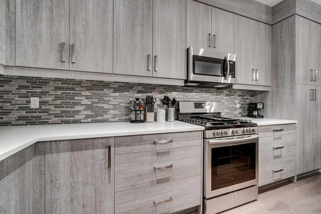 Apartment Three-Bedroom With Fireplace #41 Sunalta Downtown Calgary