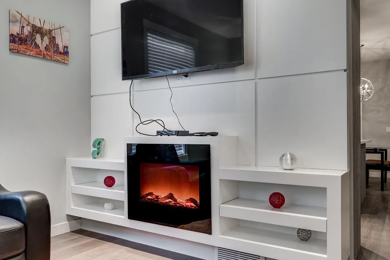 Three-Bedroom With Fireplace #41 Sunalta Downtown Calgary Apartment
