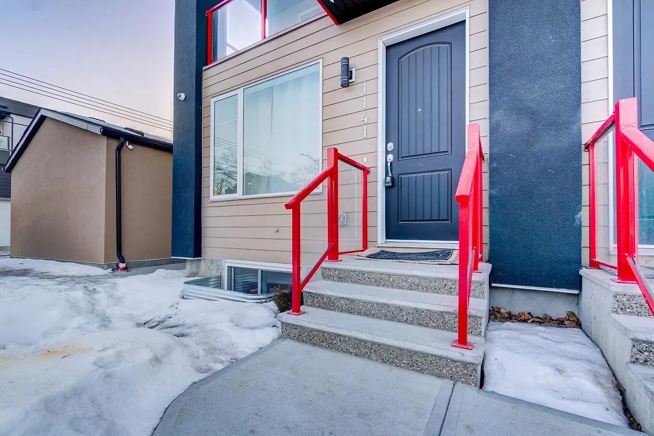 Apartment Three-Bedroom With Fireplace #41 Sunalta Downtown Calgary Canada