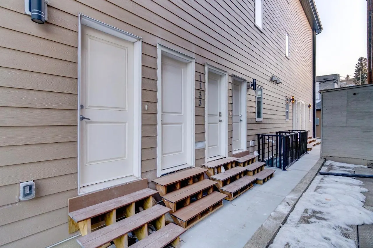 Apartment Three-Bedroom With Fireplace #41 Sunalta Downtown Calgary
