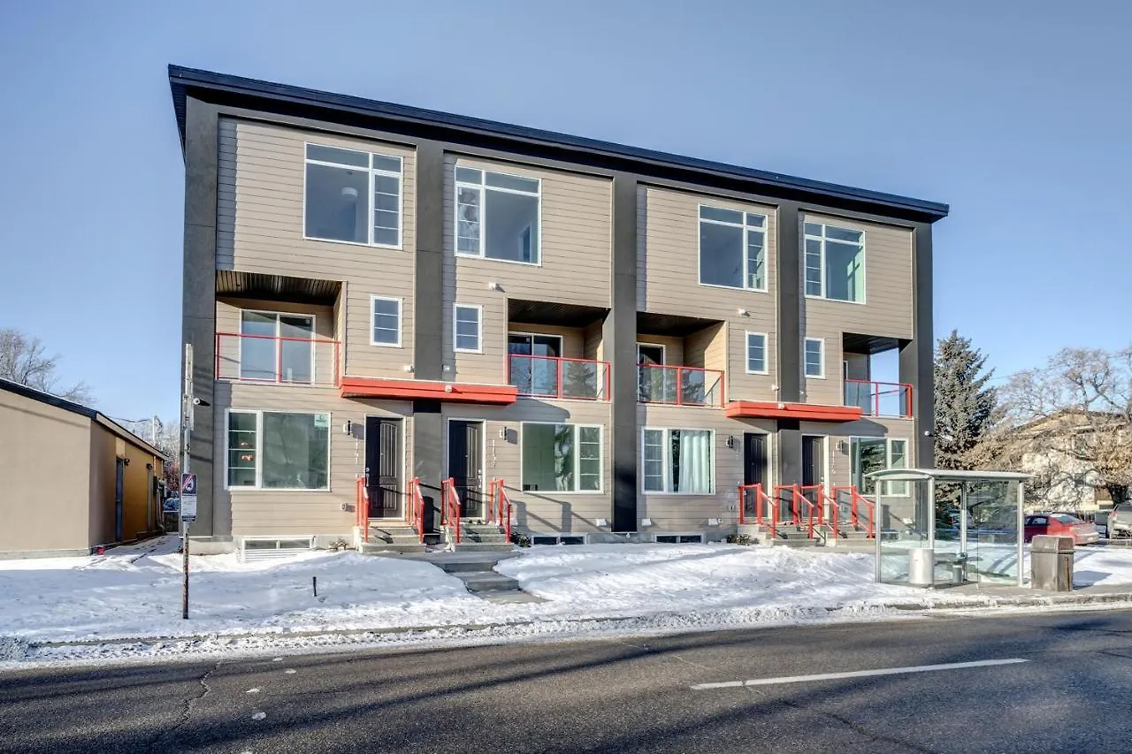 Three-Bedroom With Fireplace #41 Sunalta Downtown Calgary